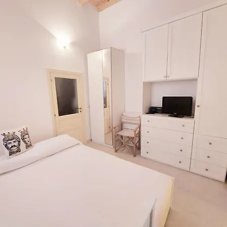 Apartman Conny's Little House *